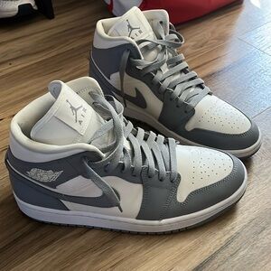 Jordan 1 Mid